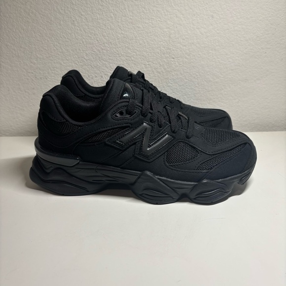 NEW NEW BALANCE 9060 Triple Black Kids Youth - Picture 2 of 6